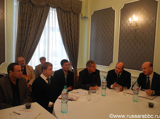 لقاء سعادة السفير الجزائري في موسكو إسماعيل شرقي مع رجال الأعمال الروس